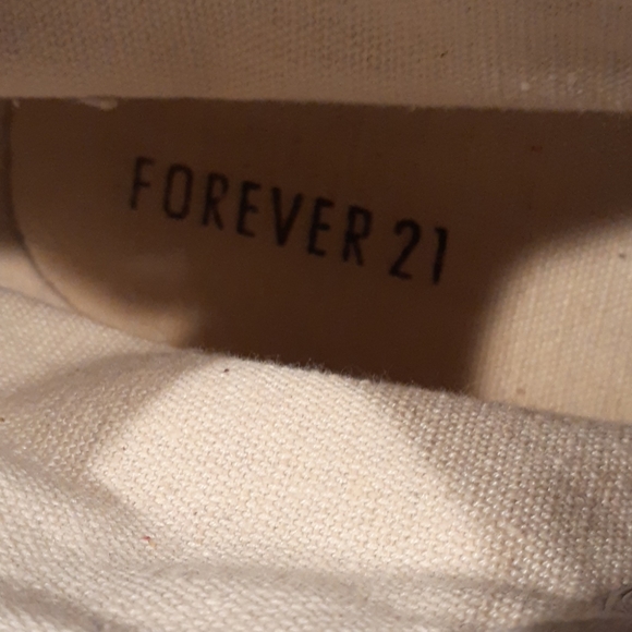 High Top Sneakers by FOREVER 21. SIZE 7 - Picture 6 of 8